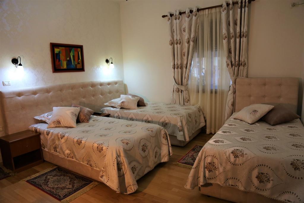 Hotel Villa Tafaj Tirana Buitenkant foto